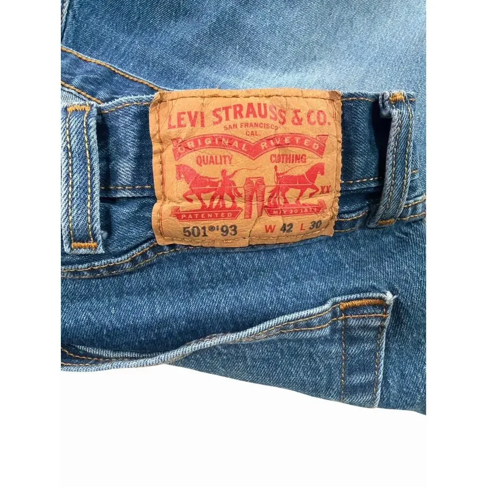Levi’s 501 Men’s Button Fly Jeans W42 L31 Straight Leg Medium Wash Distressed